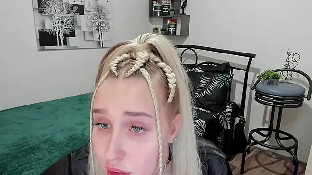 LinaTruly online show from 02.26.25