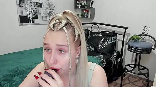 LinaTruly online show from 02.26.25