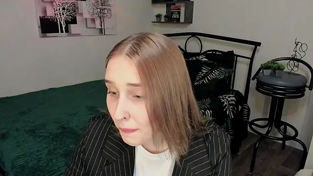 LinaTruly online show from 03.05.25