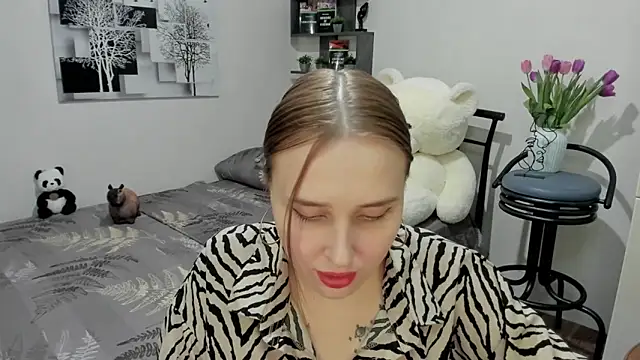 LinaTruly online show from 03.08.25