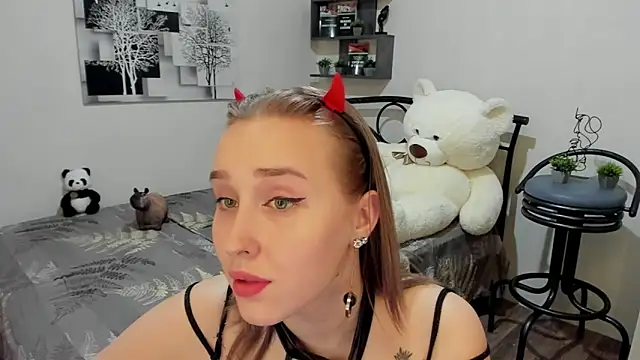 LinaTruly online show from 03.14.25