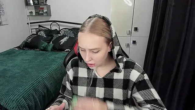 LinaTruly online show from 09.10.25