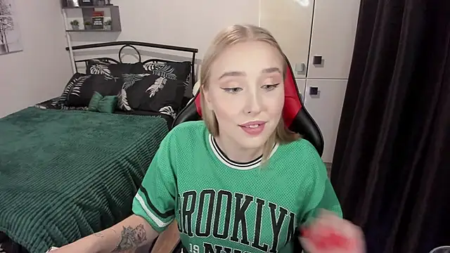 LinaTruly online show from 09.15.25