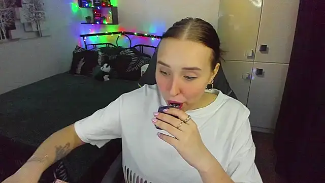 LinaTruly online show from 02.23.26