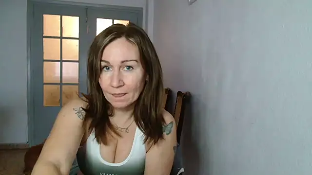 Snapshot of TamaraSweetxo chatting on 12.19.24 TamaraSweetxo online show from 12.19.24