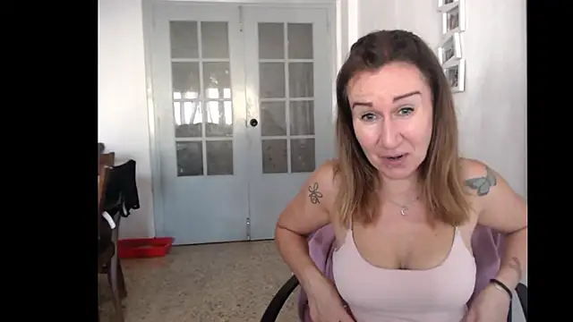 Snapshot of TamaraSweetxo chatting on 09.15.25 TamaraSweetxo online show from 09.15.25