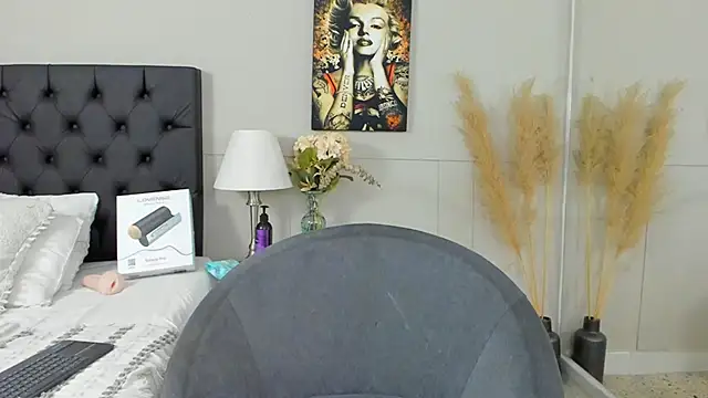 Snapshot of Robin_Rief chatting on 02.07.25 Robin Rief online show from 02.07.25