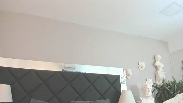 Snapshot of Robin_Rief chatting on 11.19.25 Robin Rief online show from 11.19.25