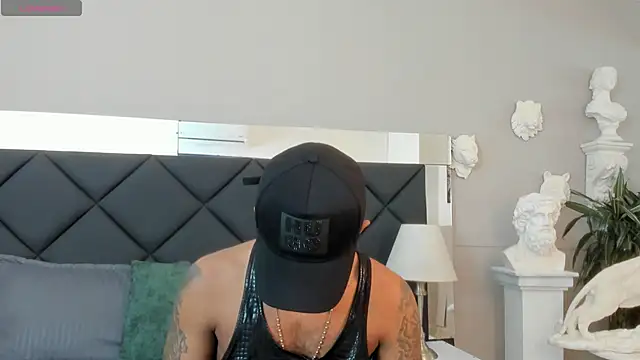 Snapshot of Robin_Rief chatting on 11.20.25 Robin Rief online show from 11.20.25