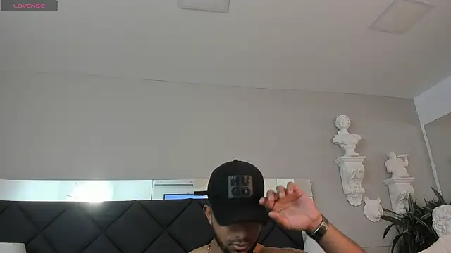 Snapshot of Robin_Rief chatting on 11.22.25 Robin Rief online show from 11.22.25