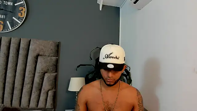 Snapshot of Robin_Rief chatting on 11.30.25 Robin Rief online show from 11.30.25