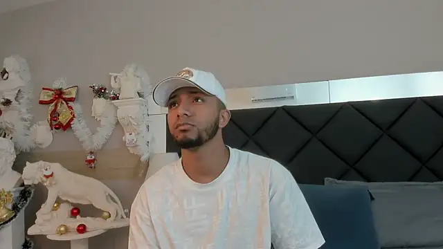 Snapshot of Robin_Rief chatting on 12.04.25 Robin Rief online show from 12.04.25