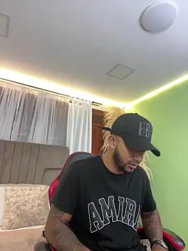 Snapshot of Robin_Rief chatting on 12.20.25 Robin Rief online show from 12.20.25