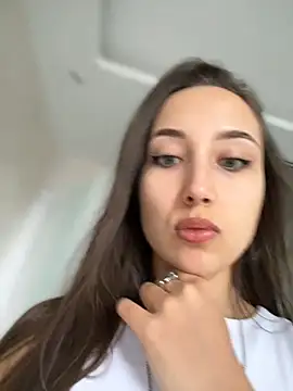 Snapshot of VelvetVixenI chatting on 11.04.25 VelvetVixenI online show from 11.04.25