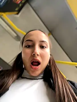 Snapshot of VelvetVixenI chatting on 11.05.25 VelvetVixenI online show from 11.05.25