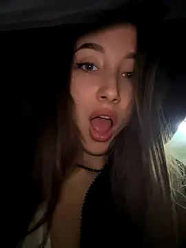 Snapshot of VelvetVixenI chatting on 11.18.25 VelvetVixenI online show from 11.18.25