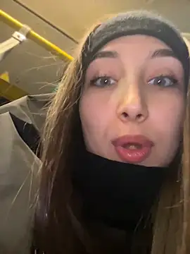 Snapshot of VelvetVixenI chatting on 11.19.25 VelvetVixenI online show from 11.19.25