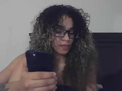 Snapshot of 1prettygem chatting on 12.17.24 1prettygem online show from 12.17.24