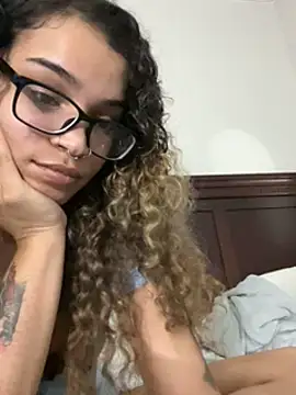 Snapshot of 1prettygem chatting on 12.18.24 1prettygem online show from 12.18.24