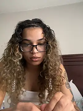 Snapshot of 1prettygem chatting on 12.20.24 1prettygem online show from 12.20.24