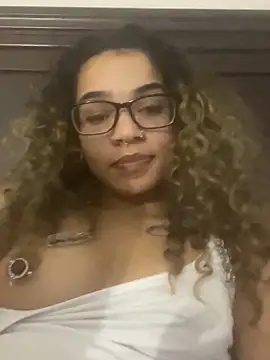 Snapshot of 1prettygem chatting on 12.22.24 1prettygem online show from 12.22.24