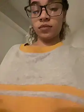 Snapshot of 1prettygem chatting on 12.22.24 1prettygem online show from 12.22.24