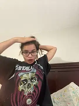 Snapshot of 1prettygem chatting on 12.28.24 1prettygem online show from 12.28.24