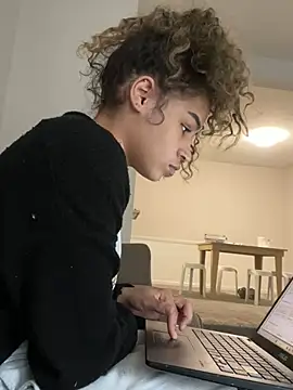 Snapshot of 1prettygem chatting on 01.15.25 1prettygem online show from 01.15.25