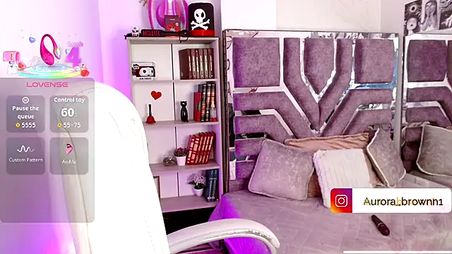 Aurora Brownn online show from 11.14.25