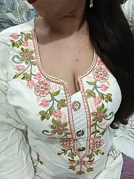 Snapshot of Haniya-143 chatting on 06.25.26 Haniya-143 online show from 06.25.26
