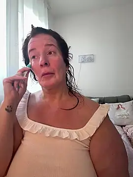 Snapshot of Engel_mia chatting on 07.27.26 Engel mia online show from 07.27.26