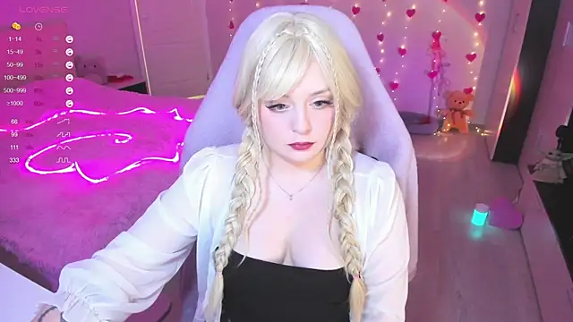 Snapshot of Amy_honey_angel chatting on 02.10.25 Amy honey angel online show from 02.10.25