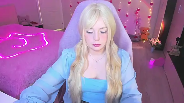 Snapshot of Amy_honey_angel chatting on 03.11.25 Amy honey angel online show from 03.11.25