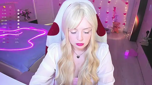 Snapshot of Amy_honey_angel chatting on 03.19.25 Amy honey angel online show from 03.19.25