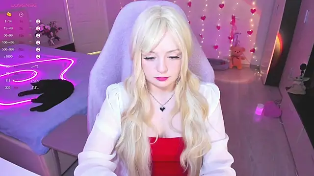 Snapshot of Amy_honey_angel chatting on 03.21.25 Amy honey angel online show from 03.21.25