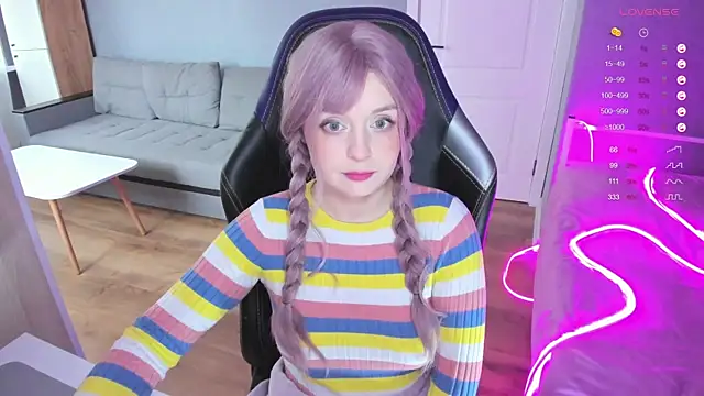 Snapshot of Amy_honey_angel chatting on 09.24.25 Amy honey angel online show from 09.24.25