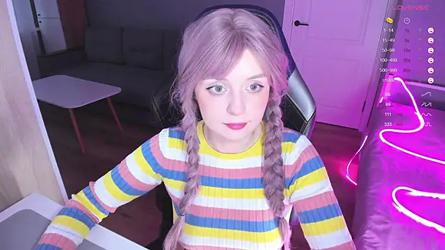 Snapshot of Amy_honey_angel chatting on 12.01.25 Amy honey angel online show from 12.01.25