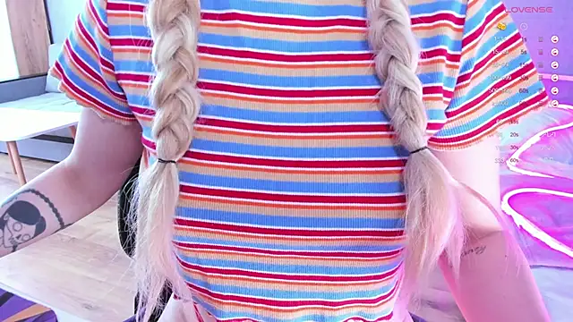 Snapshot of Amy_honey_angel chatting on 02.25.26 Amy honey angel online show from 02.25.26