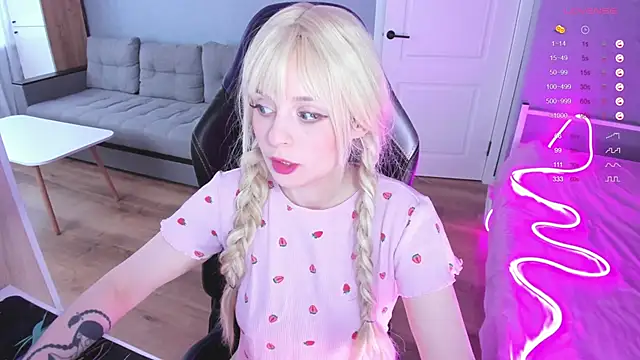 Snapshot of Amy_honey_angel chatting on 03.02.26 Amy honey angel online show from 03.02.26