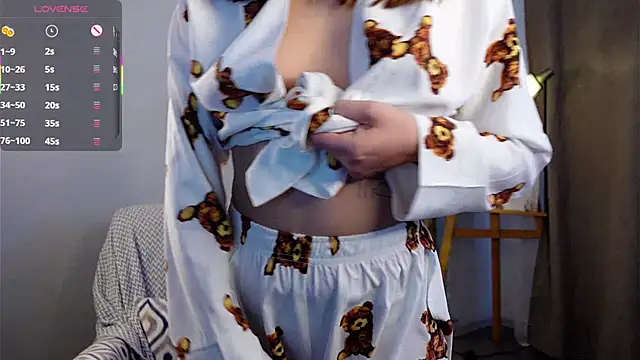 Snapshot of FalineDowlen chatting on 01.23.25 FalineDowlen online show from 01.23.25