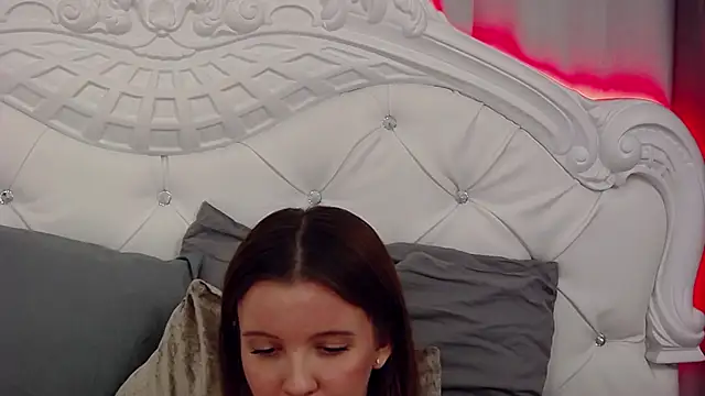 EvansMilana online show from 03.01.25