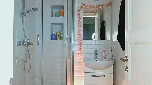 Mia Mia M online show from 01.18.25