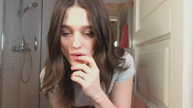 Mia Mia M online show from 02.08.25