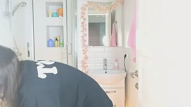 Mia Mia M online show from 03.03.25