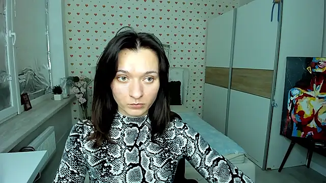 Snapshot of Julia_Kuper chatting on 12.11.24 Julia Kuper online show from 12.11.24