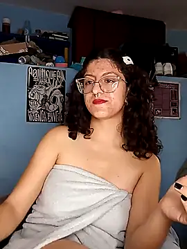 Snapshot of LoveElectra chatting on 01.04.25 LoveElectra online show from 01.04.25