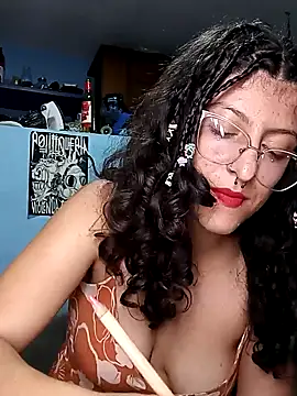 Snapshot of LoveElectra chatting on 02.10.25 LoveElectra online show from 02.10.25