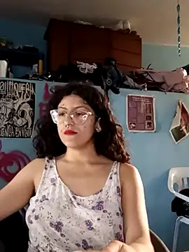 Snapshot of LoveElectra chatting on 03.10.25 LoveElectra online show from 03.10.25