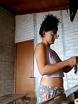 Snapshot of LoveElectra chatting on 10.12.25 LoveElectra online show from 10.12.25