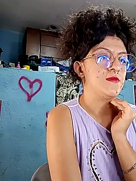 Snapshot of LoveElectra chatting on 11.10.25 LoveElectra online show from 11.10.25